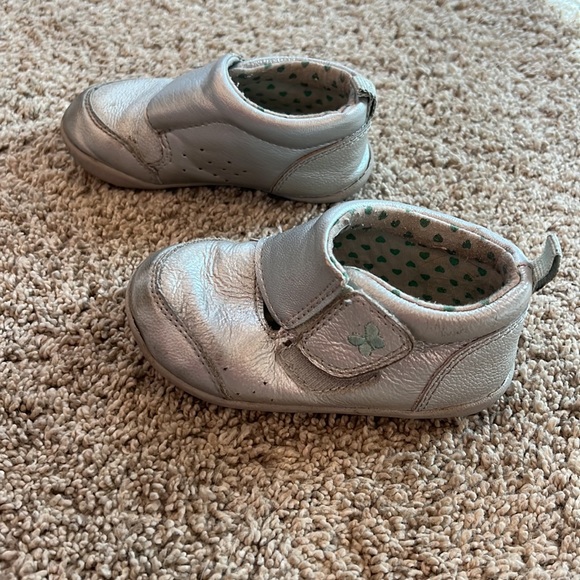 Toddler silver shoes - Picture 2 of 5